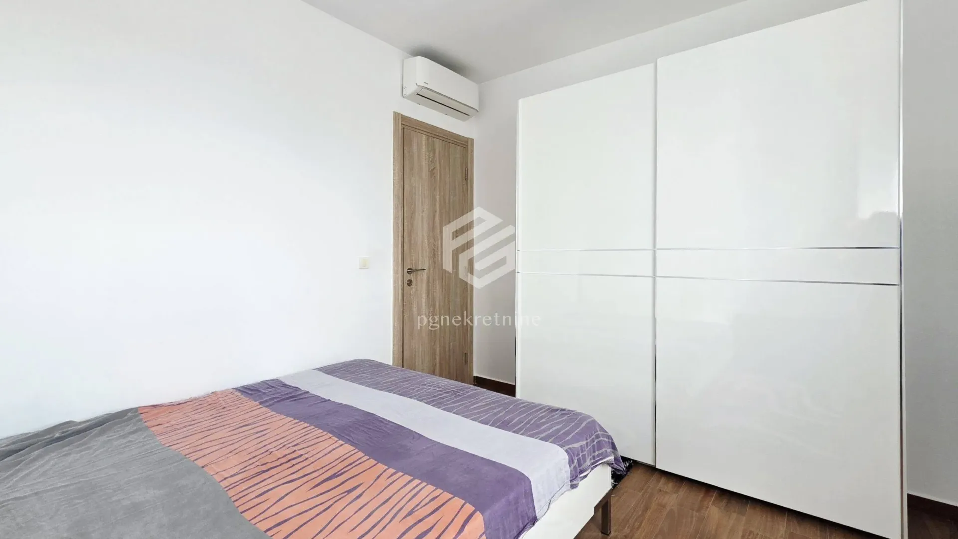 Rent, two bedroom apartment, 69m², Centar, Bar