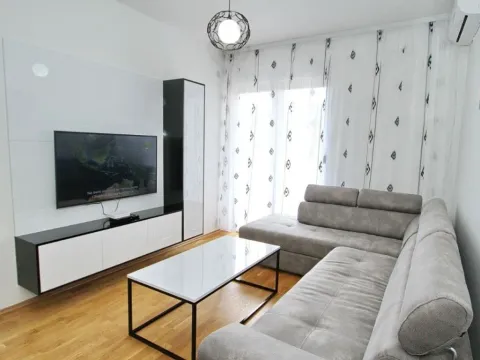 Izdavanje, jednosoban stan, 43m², Lazi, Budva - image 2