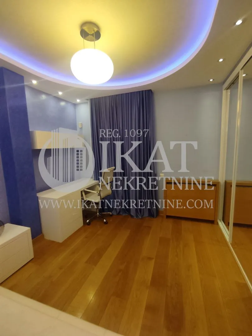Izdavanje, kuća, 242m², Banovo Brdo, Beograd