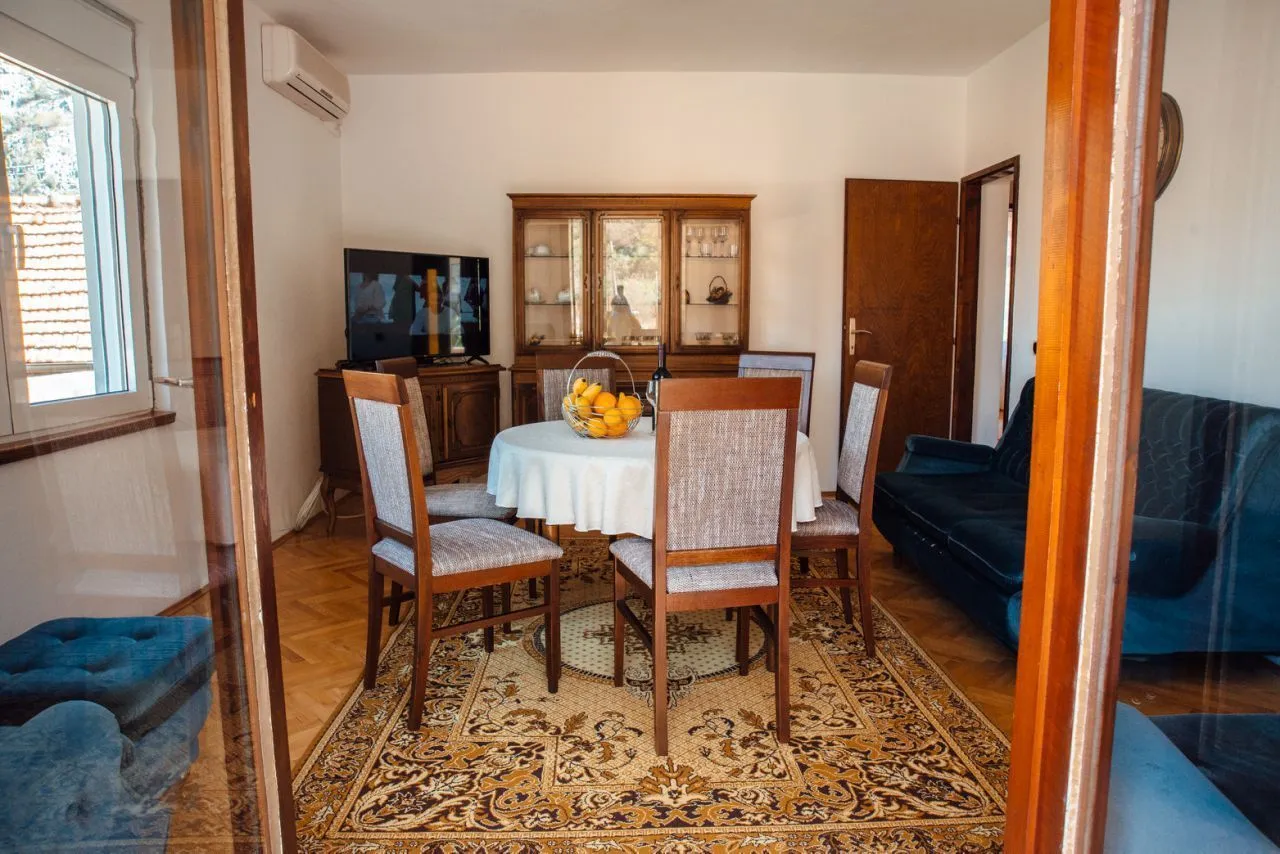 Prodaja, kuća, 300m², Škaljari, Kotor