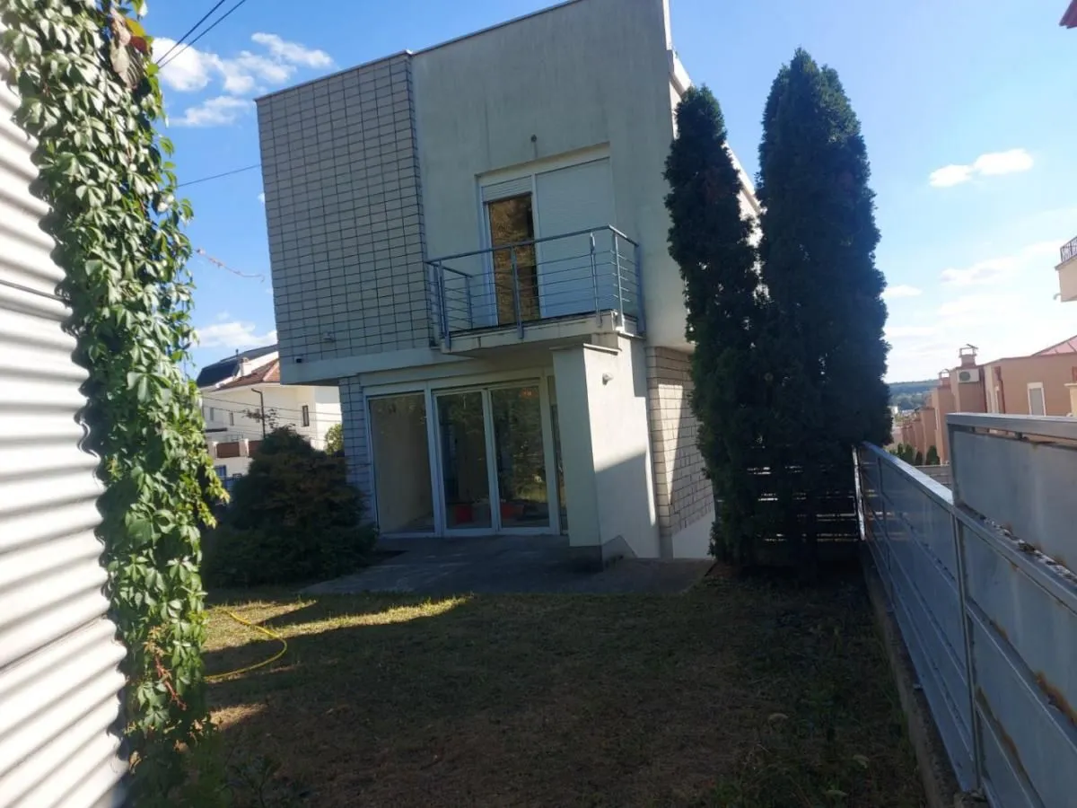 Izdavanje, kuća, 300m², Savski Venac, Beograd