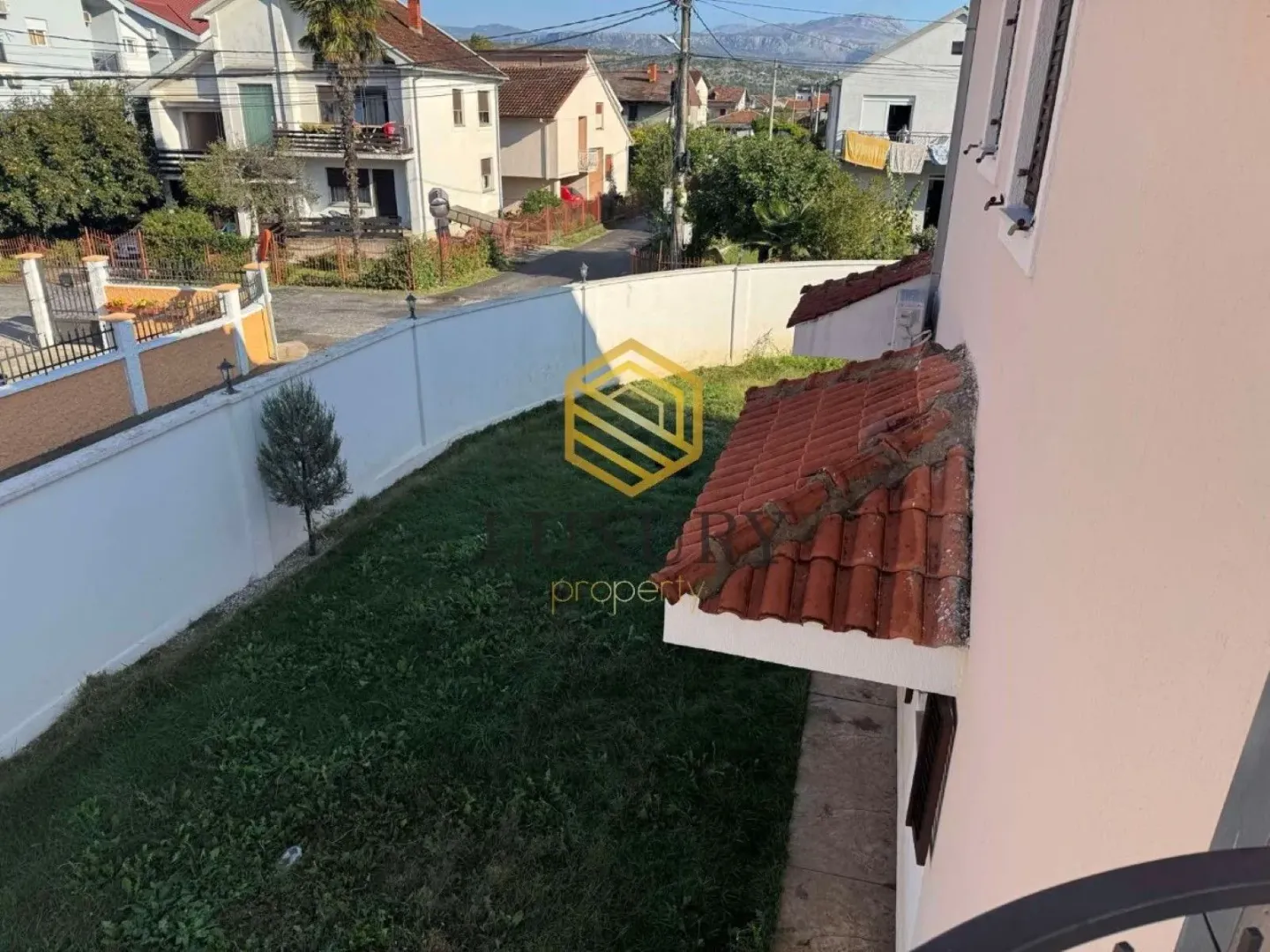Prodaja, kuća, 340m², Tološi, Podgorica
