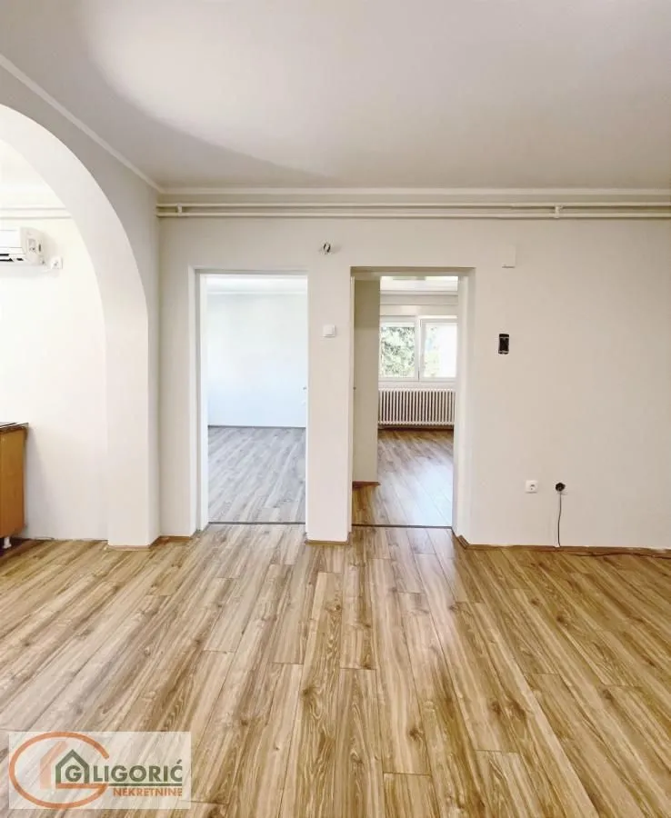 Sale, house, 453m², Sremčica, Beograd
