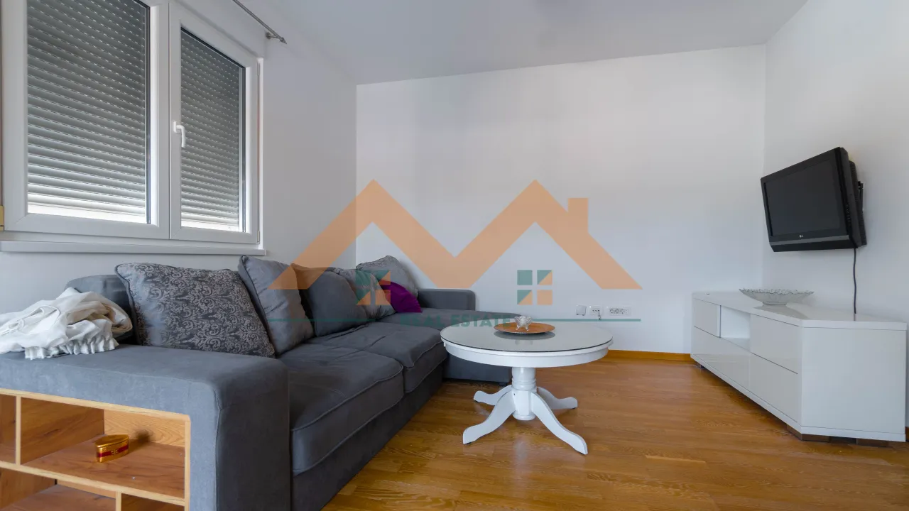 Izdavanje, dvosoban stan, 62m², Dalmatinska ulica, Podgorica