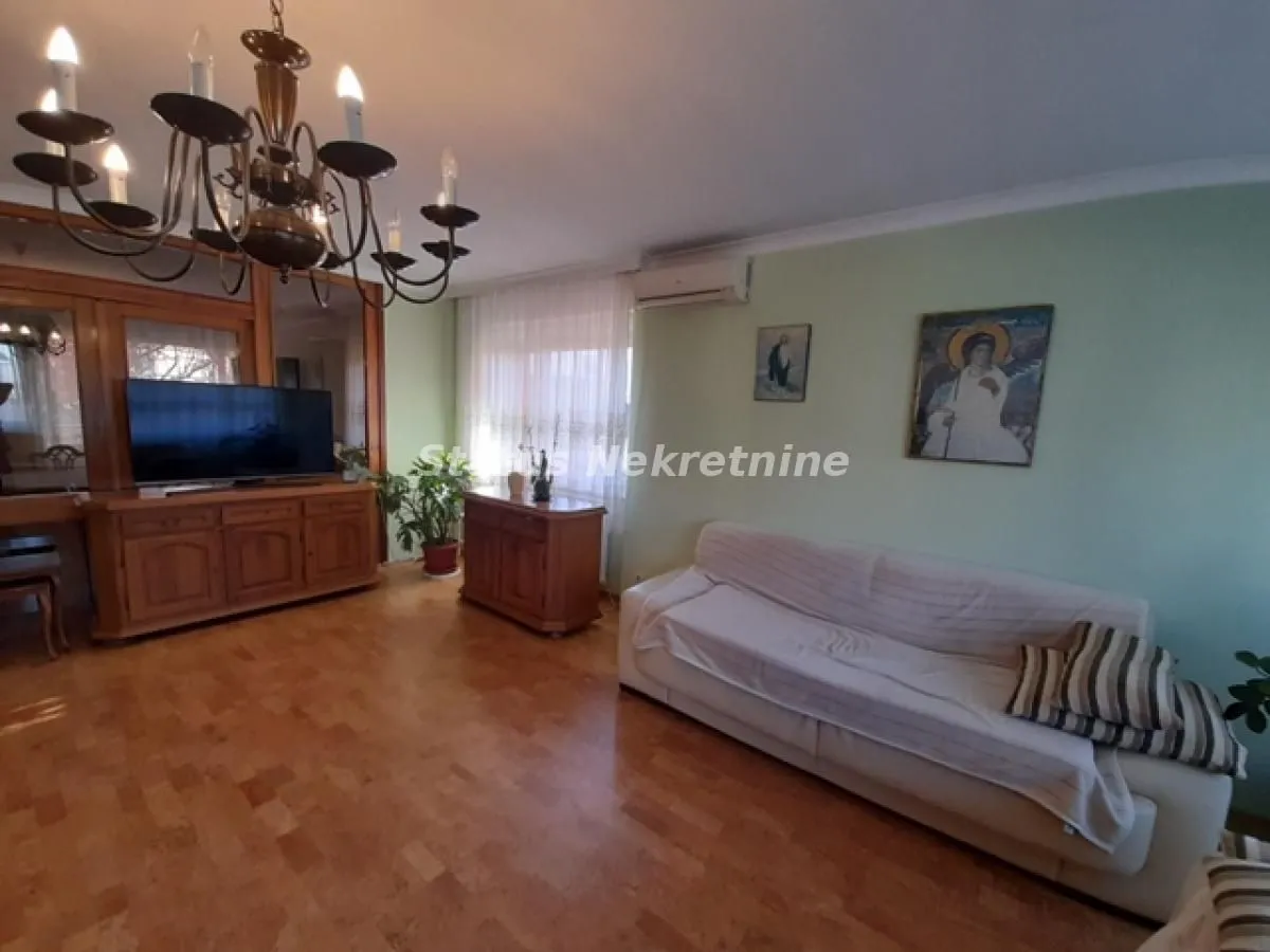 Prodaja, kuća, 360m², Sremska Kamenica, Petrovaradin