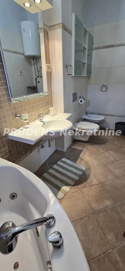 Prodaja, trosoban stan, 84m², Crveni Krst, Beograd