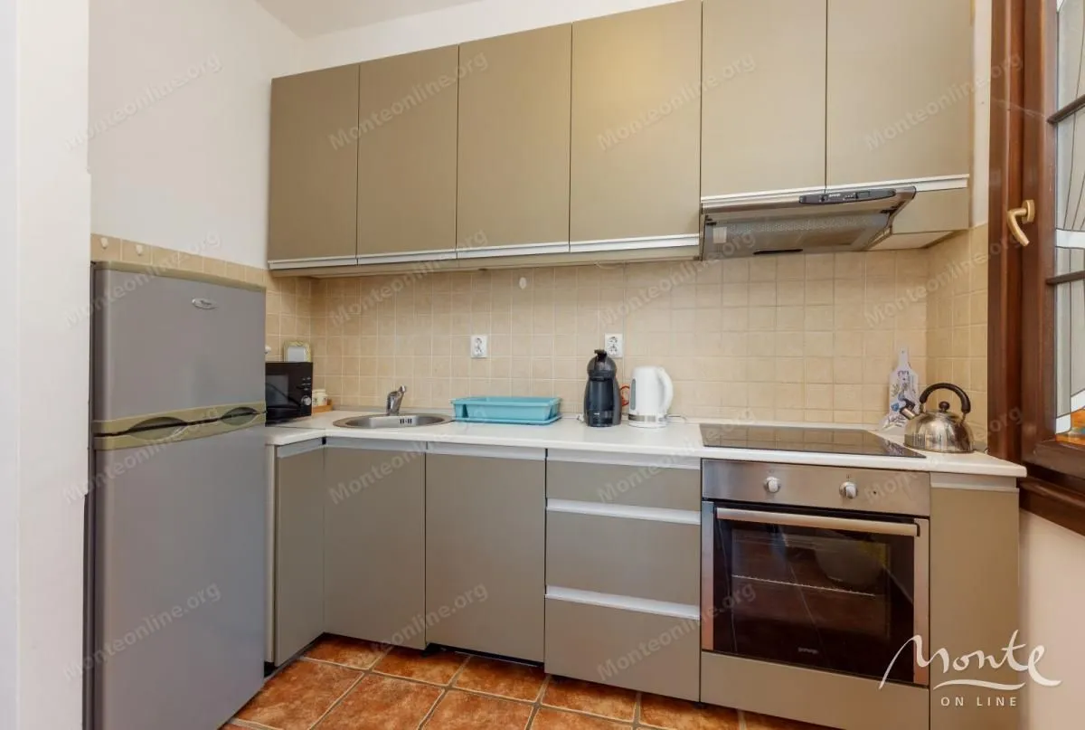 Prodaja, dvosoban stan, 84m², Kostanjica, Kotor