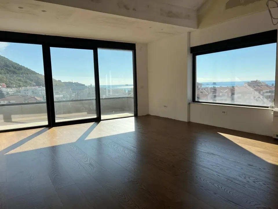 Prodaja, trosoban stan, 130m², Centar, Budva
