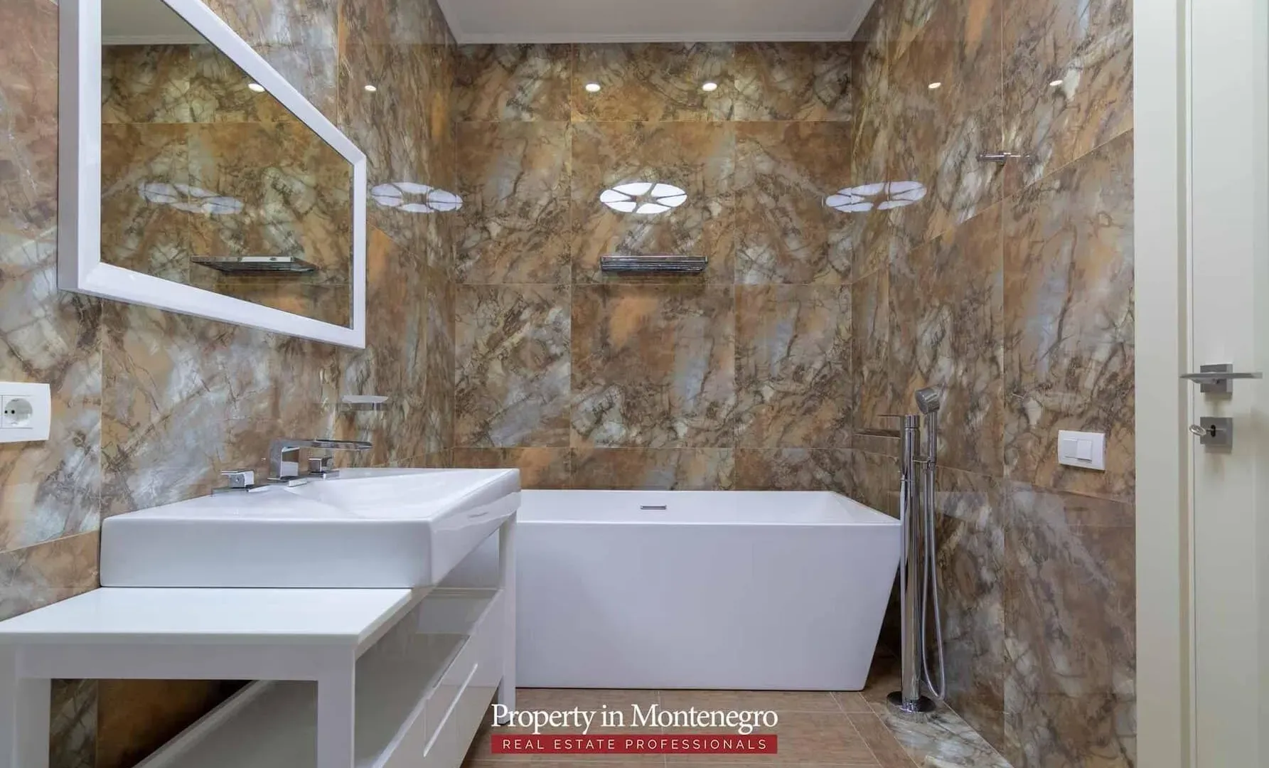 Sale, house, 831m², Bečići, Budva