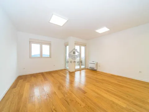 Rent, office space, 68m², Central Point, Podgorica - image 1