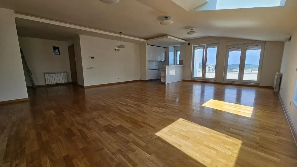 Izdavanje, četvorosoban stan, 157m², Savski Venac, Beograd