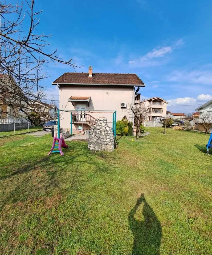 Prodaja, kuća, 220m², Donja Gorica, Podgorica