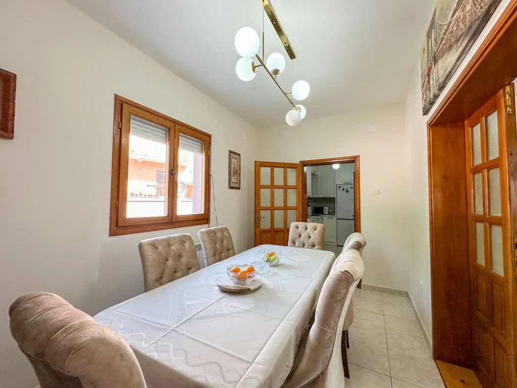 Prodaja, kuća, 200m², Zagorič, Podgorica