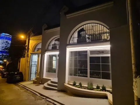 Izdavanje, trosoban stan, 85m2, Senjak, Beograd