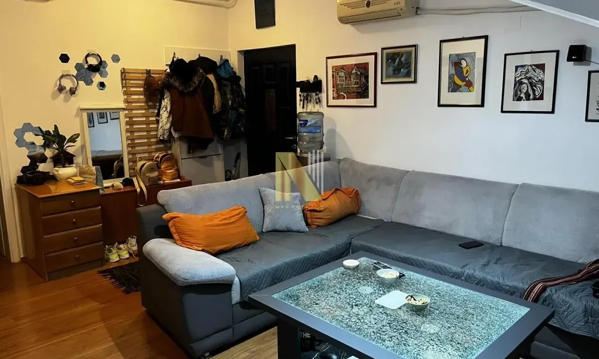 Izdavanje, dvosoban stan, 60m², Centar, Novi Sad