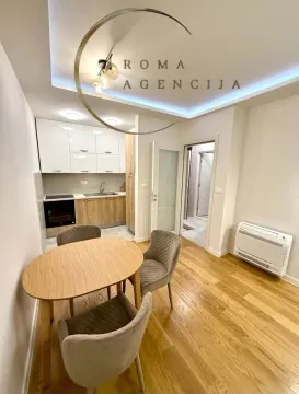 Moderna kuhinja sa trpezarijom i ugradnim elementima. - image 3