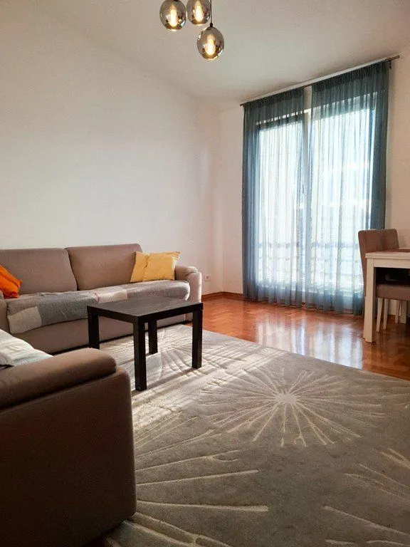 Izdavanje, dvosoban stan, 64m², Stari Aerodrom, Podgorica