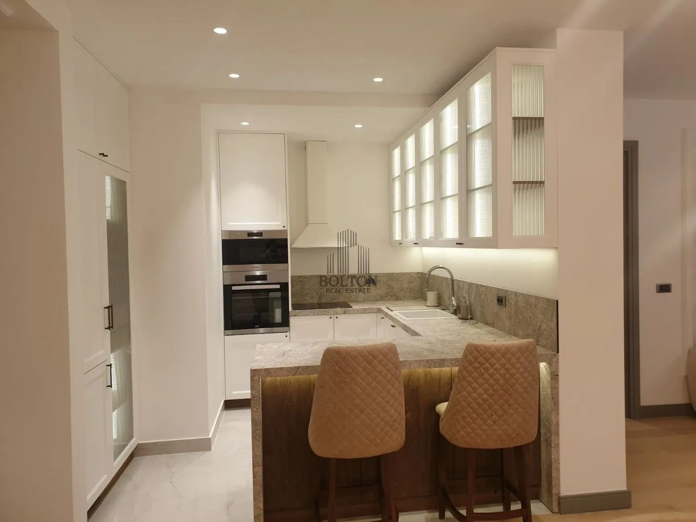 Rent, two bedroom apartment, 104m², Vračar, Šid