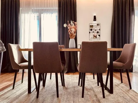 Izdavanje, trosoban stan, 130m², Tivat, Crna Gora - image 14