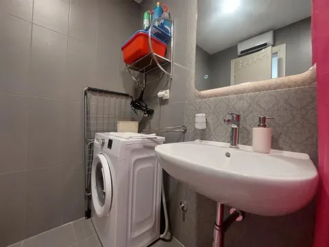 Izdavanje, dvosoban stan, 85m², Dobrota, Kotor - image 13