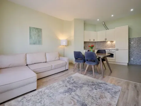 Izdavanje, jednosoban stan, 60m², Bečići, Budva