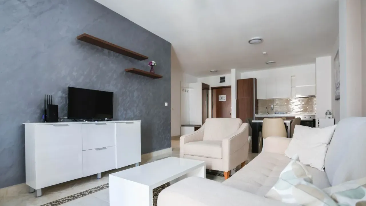 Rent, one bedroom apartment, 67m², Bečići, Budva