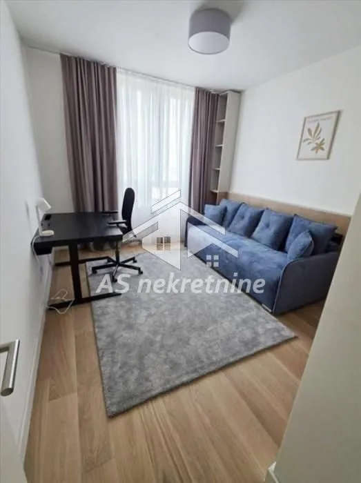 Izdavanje, trosoban stan, 86m², Savski Venac, Beograd