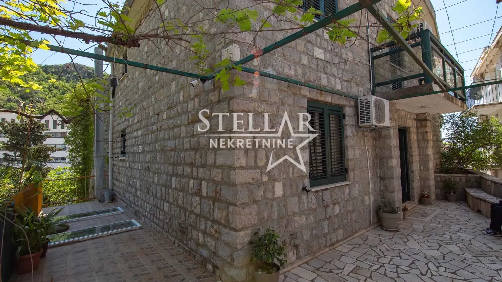 Izdavanje, kuća, 200m², Budva, Crna Gora