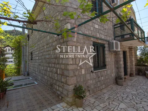 Izdavanje, kuća, 200m², Budva, Crna Gora - image 2