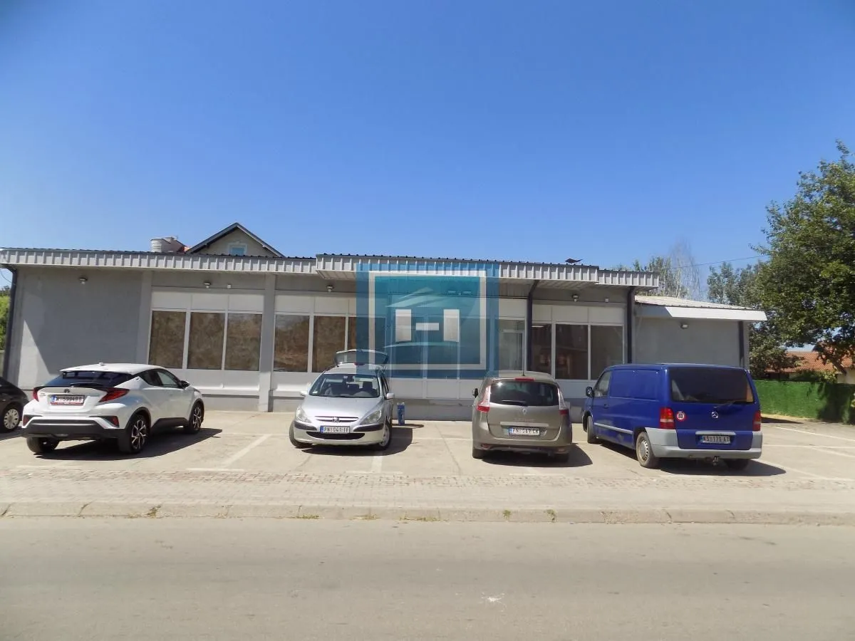 Izdavanje, poslovni prostor, 322m², Paraćin, Srbija