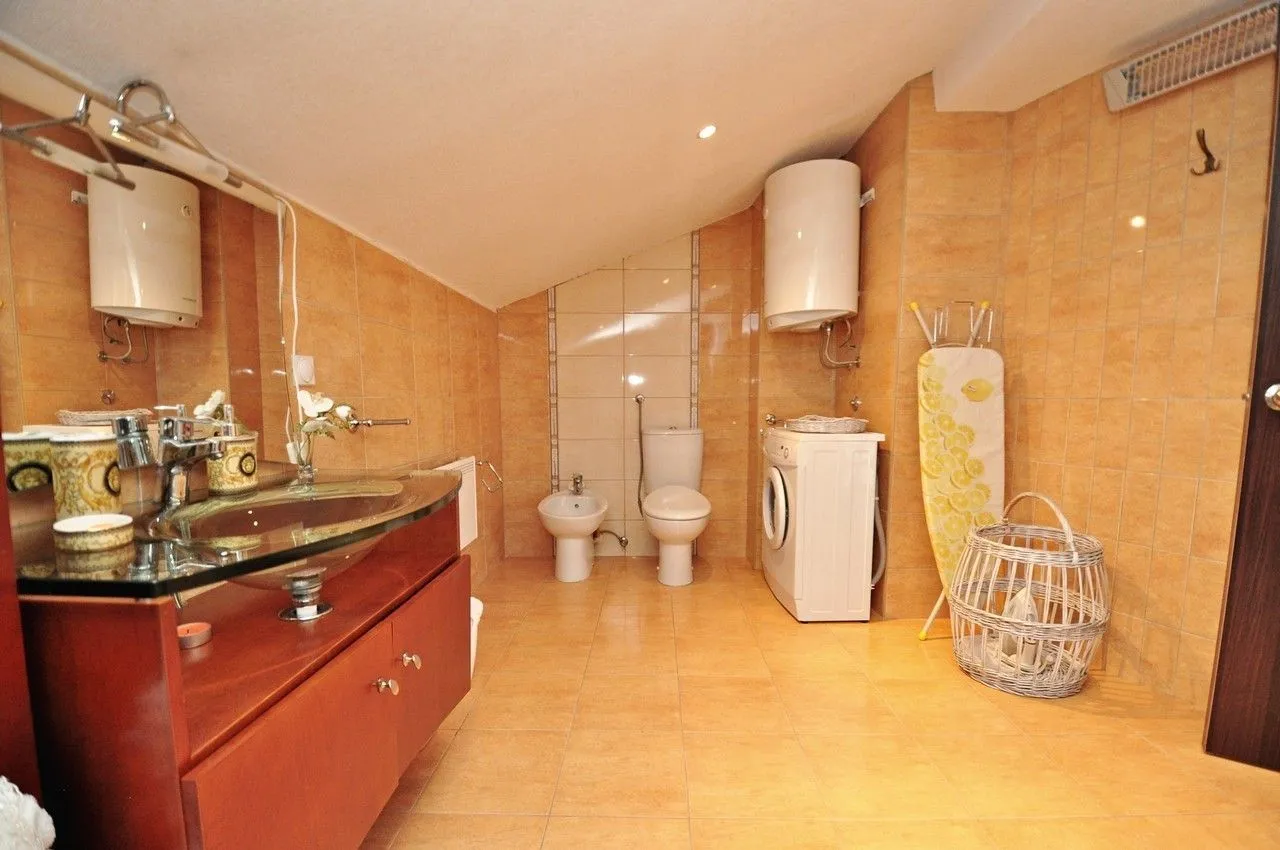 Prodaja, kuća, 222m², Donja Lastva, Tivat