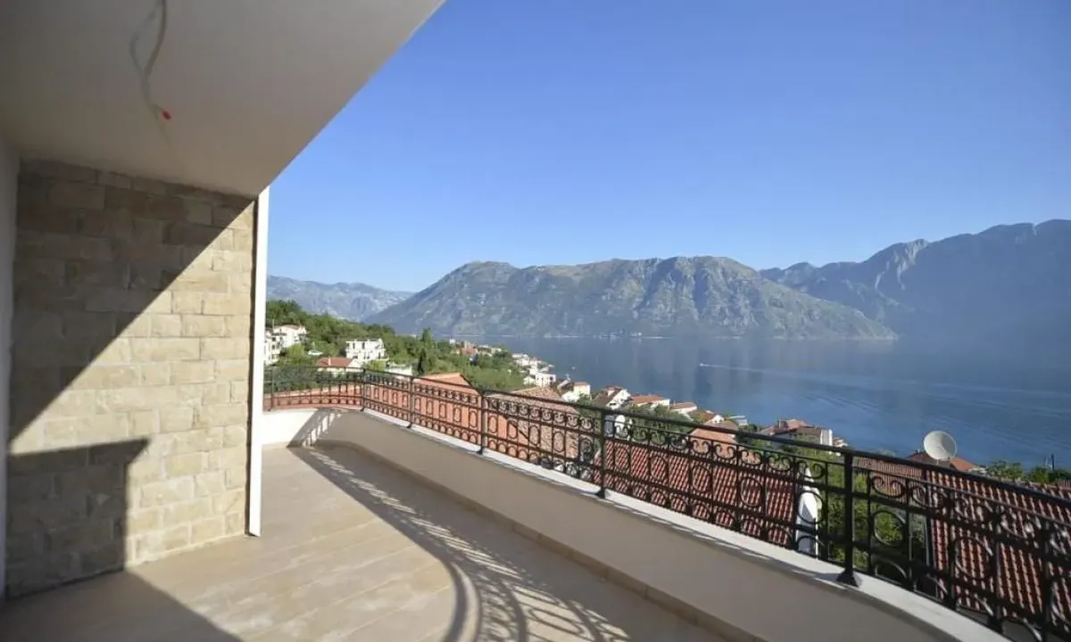 Prodaja, dvosoban stan, 100m², Kotor, Crna Gora