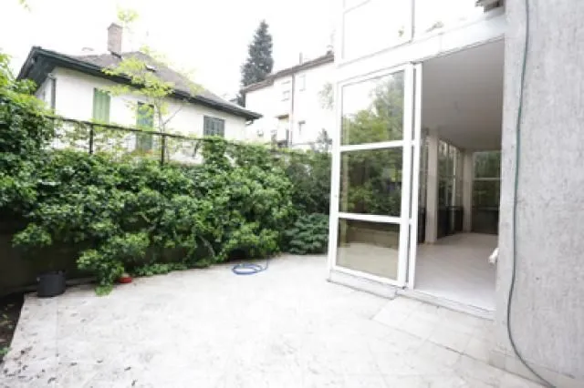 Izdavanje, kuća, 550m², Autokomanda, Voždovac Sve Podlokacije
