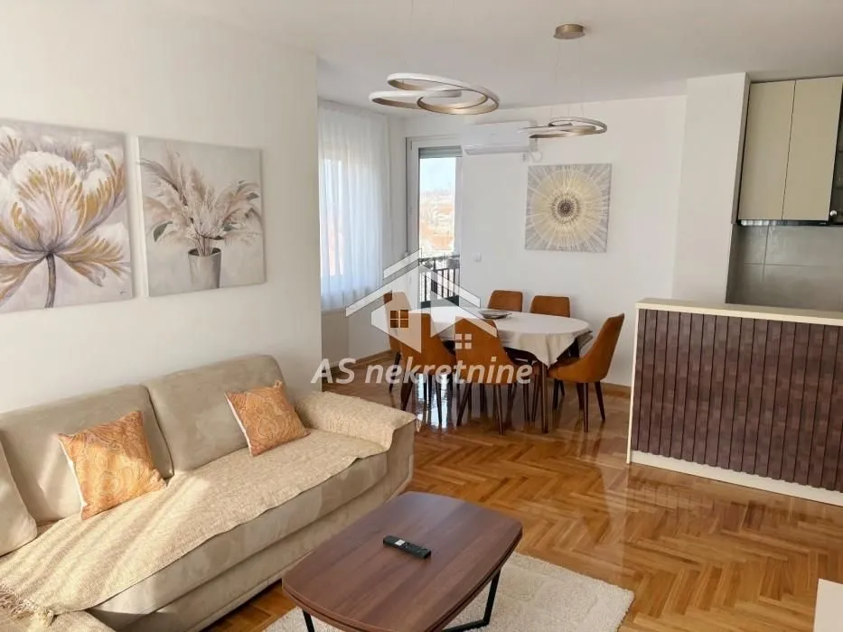 Izdavanje, četvorosoban stan, 79m², Banjica, Voždovac Sve Podlokacije