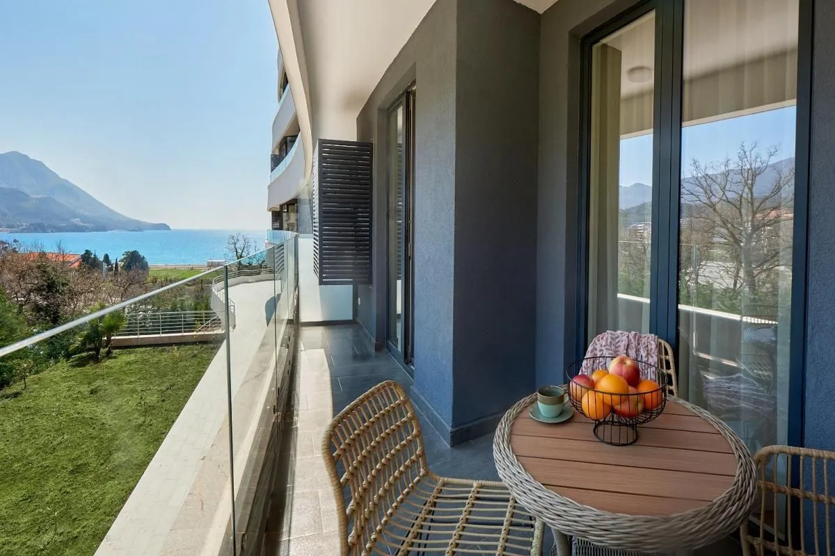 Rent, one bedroom apartment, 51m², Bečići, Budva