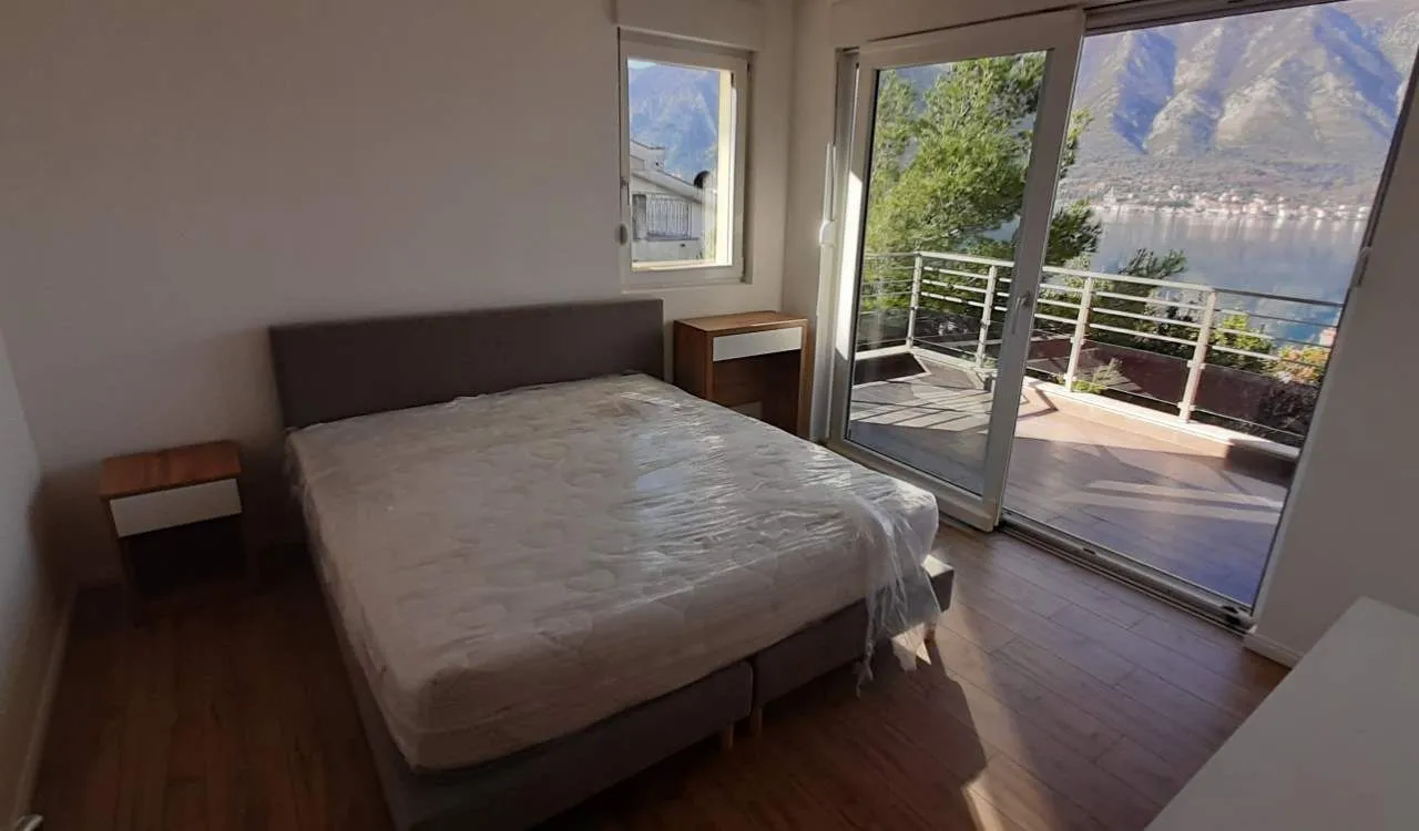 Prodaja, četvorosoban stan, 171m², Dobrota, Kotor