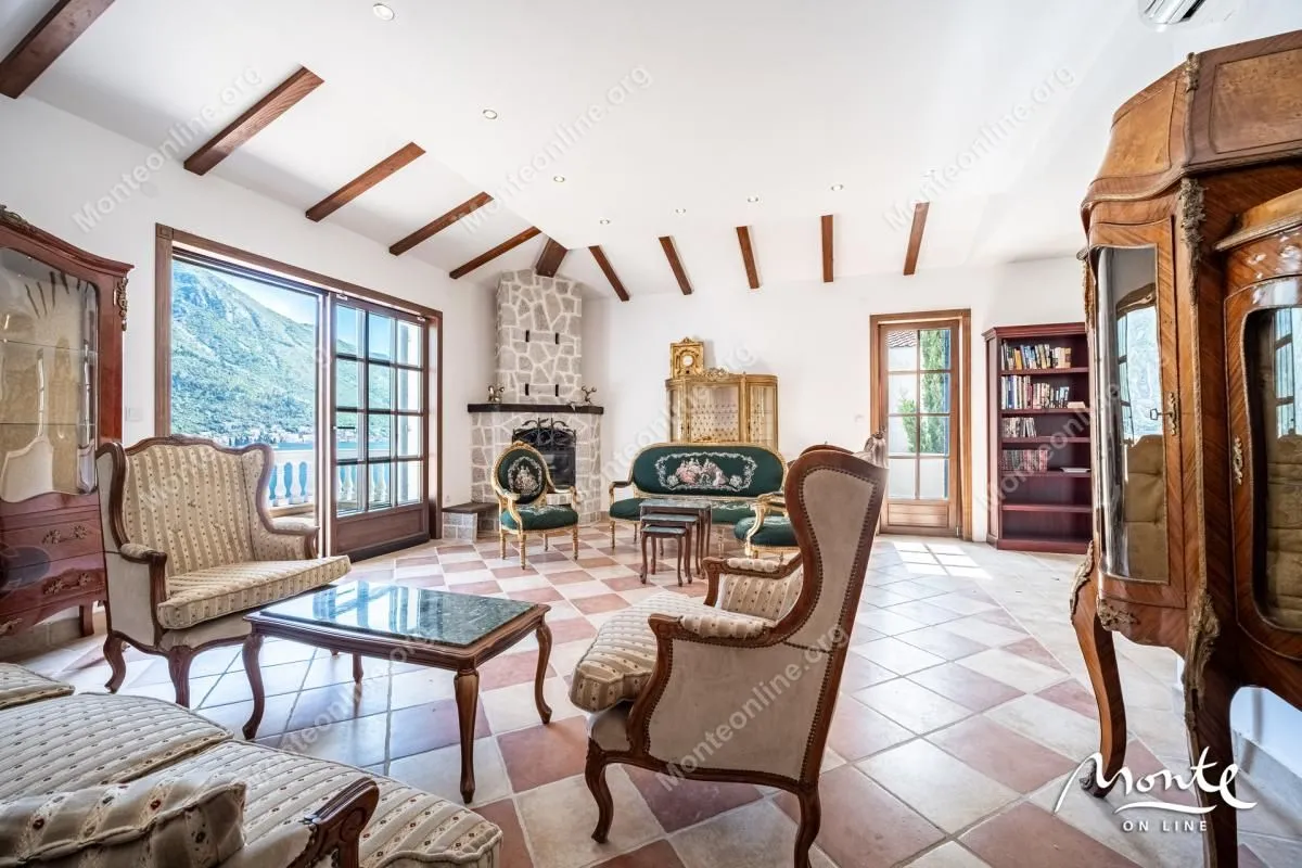 Prodaja, dvosoban stan, 92m², Kostanjica, Kotor