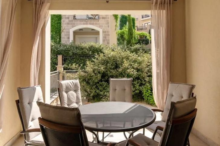 Izdavanje, dvosoban stan, 75m², Luštica Bay, Tivat