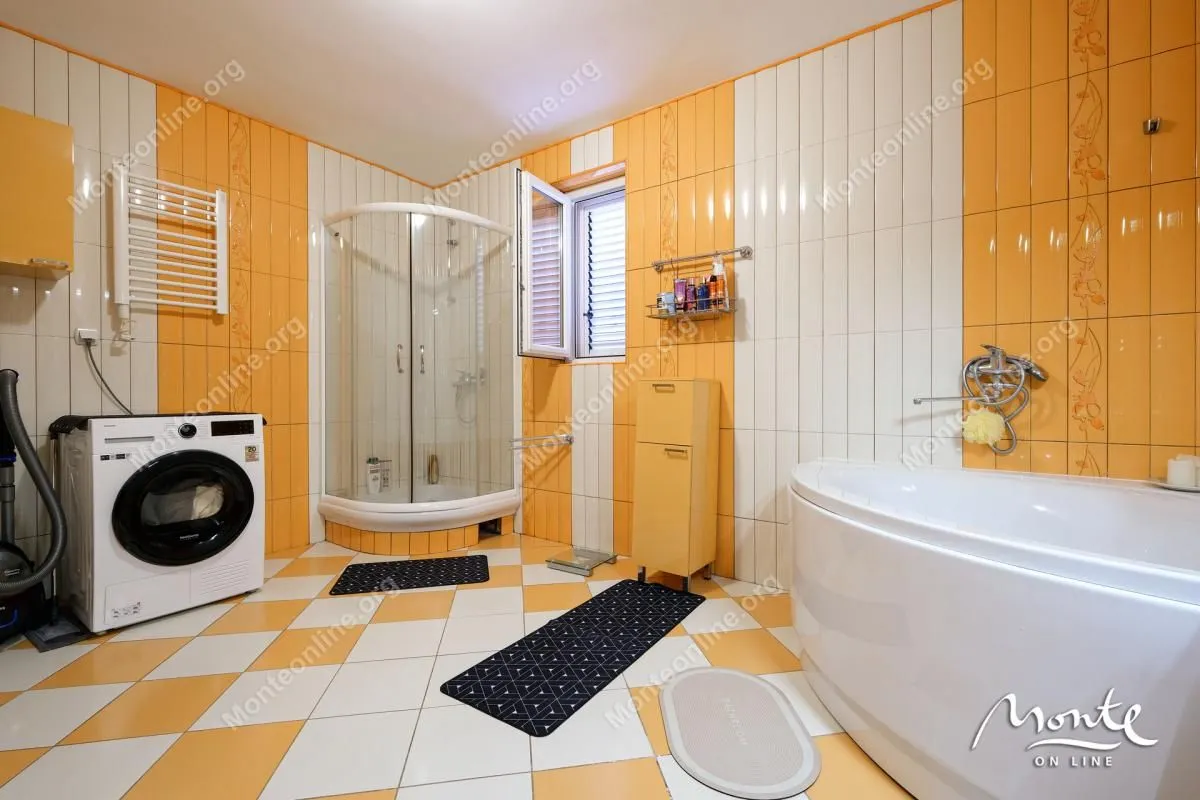 Prodaja, kuća, 210m², Krašići, Tivat