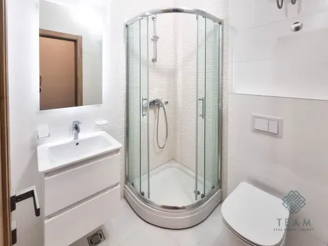 Izdavanje, trosoban stan, 90m², Master Kvart, Podgorica - image 11