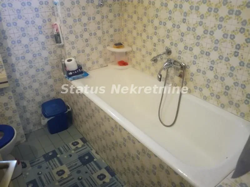 Prodaja, kuća, 300m², Futog, Novi Sad Sve Podlokacije
