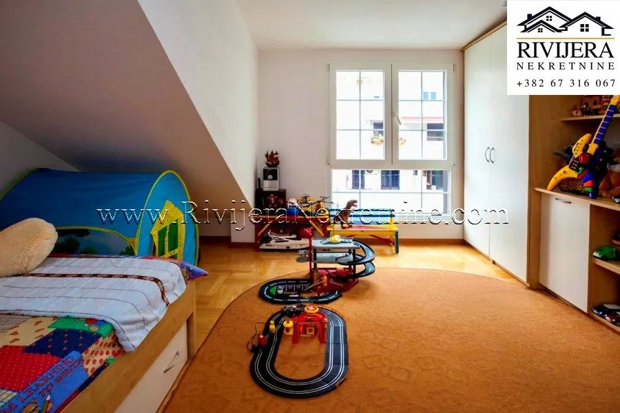 Prodaja, trosoban stan, 220m², Dobrota, Kotor