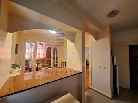 Izdavanje, četvorosoban stan, 100m², Kalenić Pijaca, Vračar Sve Podlokacije - image 10