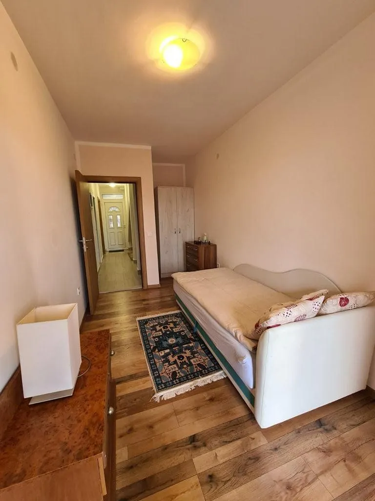 Izdavanje, dvosoban stan, 75m², Blok 5, Podgorica