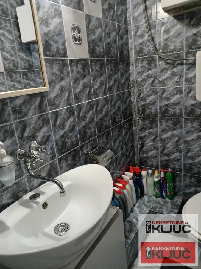 Prodaja, četvorosoban stan, 84m², Novo naselje, Novi Sad