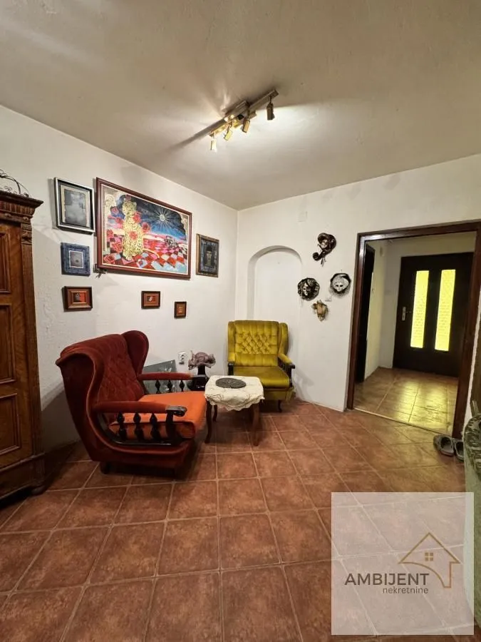 Prodaja, kuća, 203m², Novi Banovci, Stara Pazova