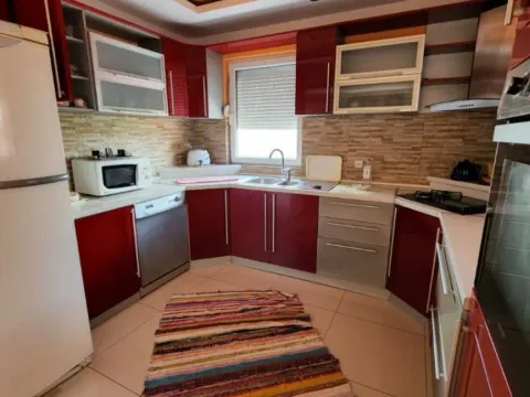 Izdavanje, petosoban stan, 200m², Petrovaradin, Novi Sad - image 7