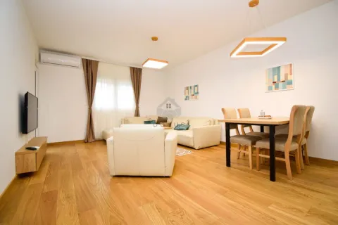 Izdavanje, dvosoban stan, 75m², City Kvart, Podgorica - image 2