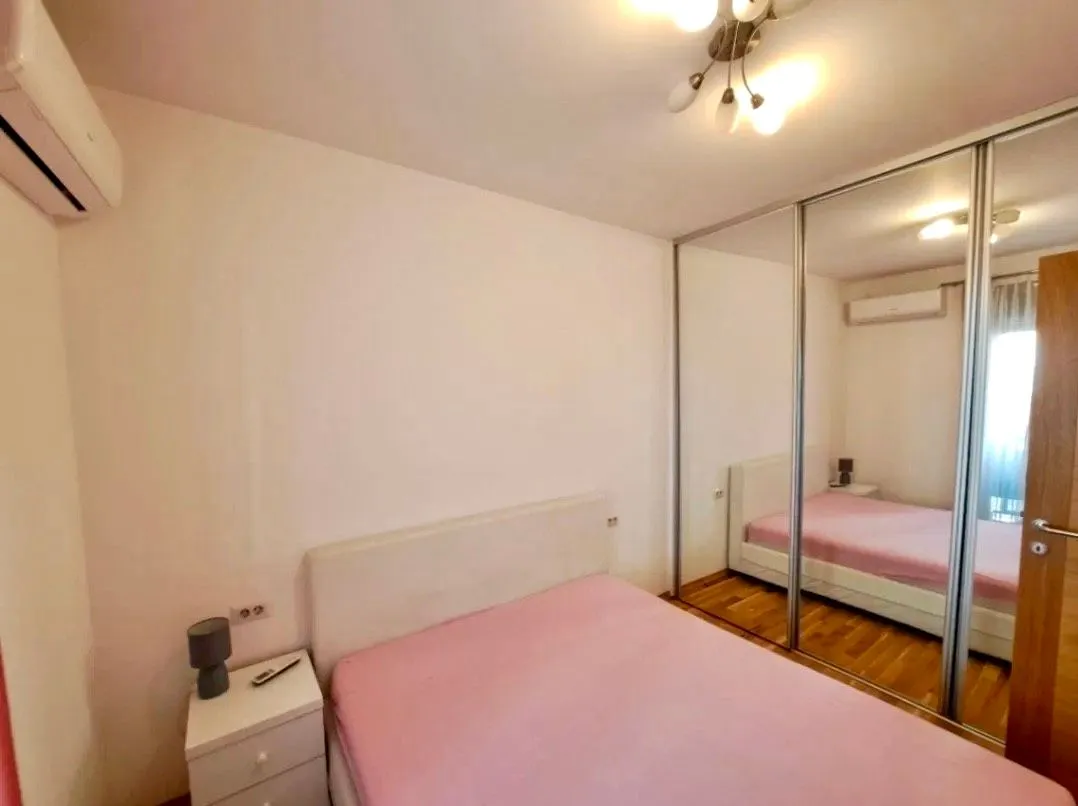 Rent, one bedroom apartment, 45m², Blok 6, Podgorica