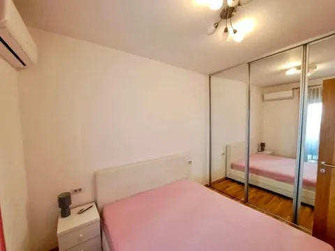 Rent, one bedroom apartment, 45m², Blok 6, Podgorica - image 7